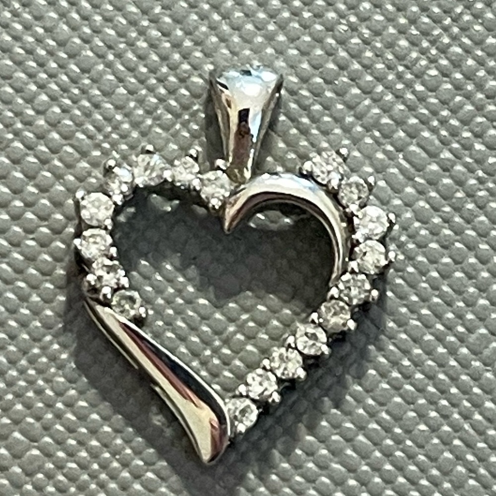 Diamond 10K heart pendant